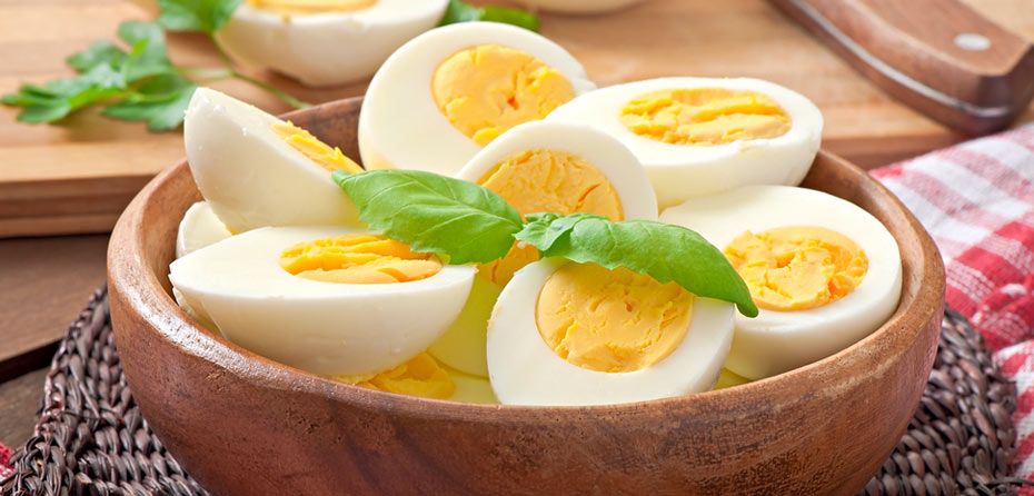 چه ویتامین‌ها و مواد مغذی در تخم مرغ وجود دارد؟