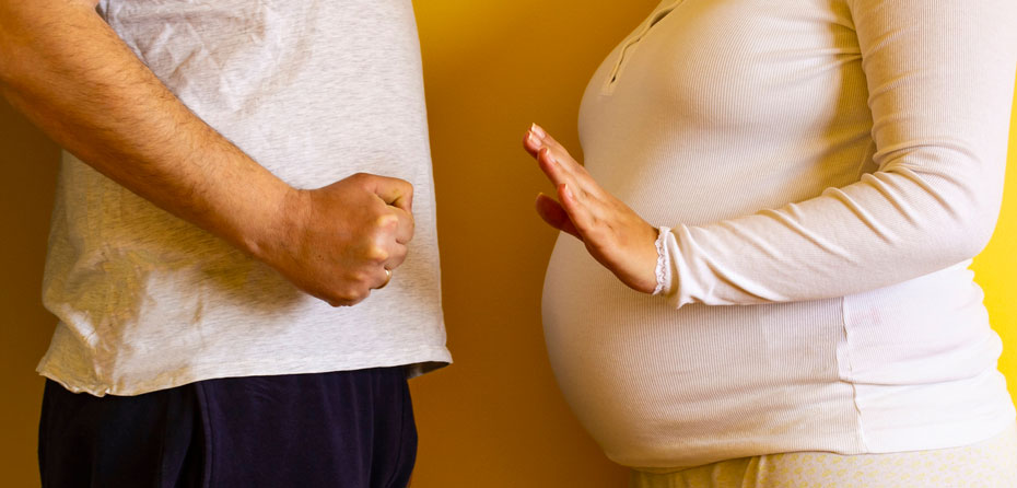 آیا ضربه زدن به شکم فرد باردار می‌تواند به کودک شما آسیب برساند؟