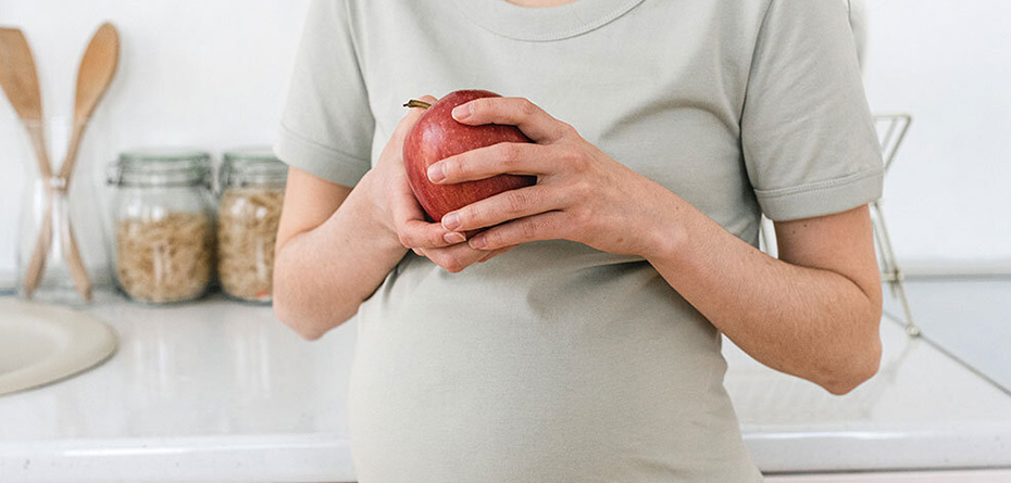 ۸ فایده خوردن سیب در دوران بارداری