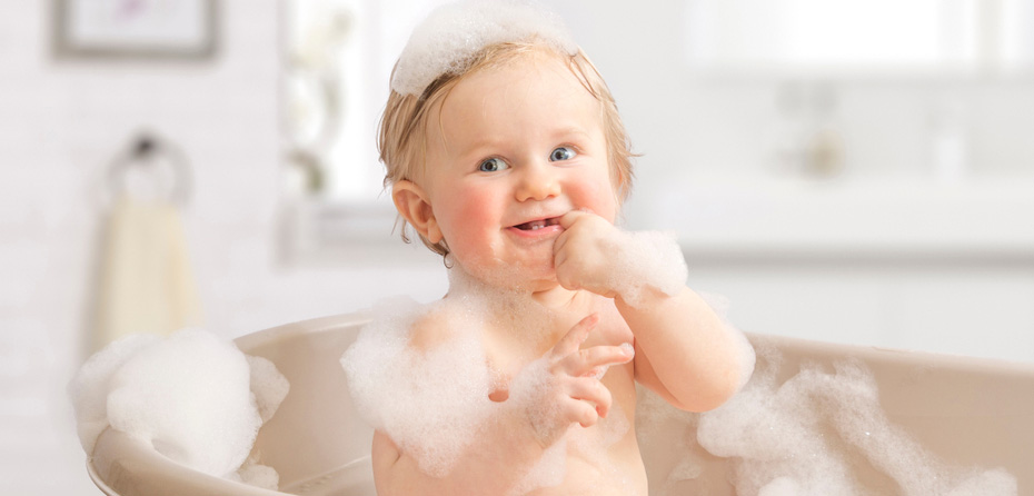 چند وقت یکبار باید مو‌های نوزاد خود را بشوییم؟