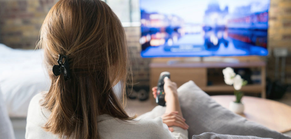 6 موقعیت تماشای تلویزیون در دوران بارداری