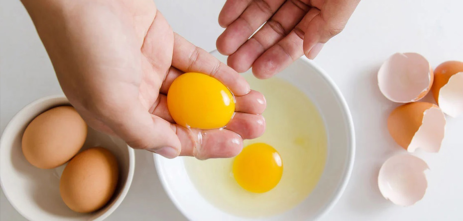 کافه کالا | چگونه به نوزاد زرده تخم مرغ بدهیم؟ (2021)