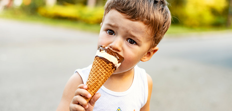 هنگام بستنی دادن به کودکان نوپا چه نکاتی را رعایت کنیم؟