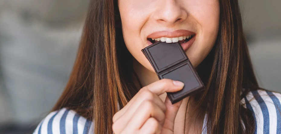 چرا خوردن شکلات در حین مطالعه برای شما مفید است؟