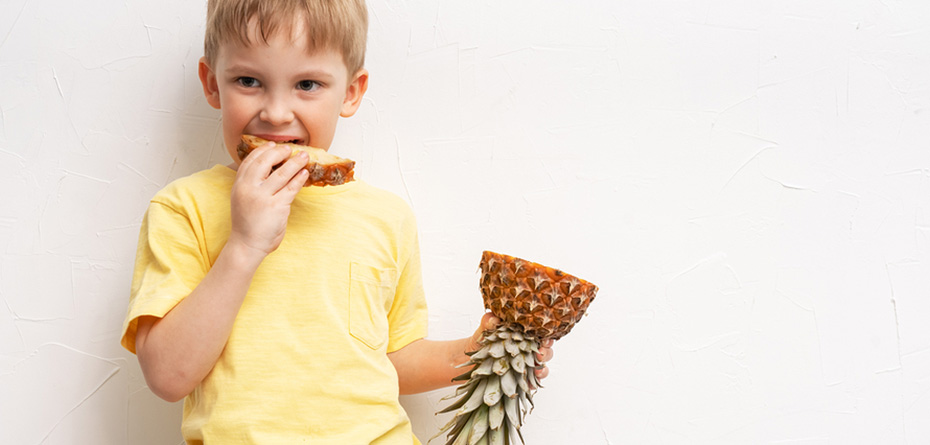 چه زمانی کودکان می‌توانند آناناس بخورند؟