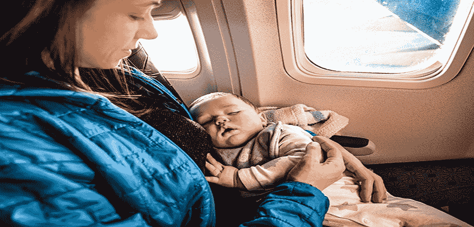 نوزادان در سفر هوایی نیاز به بلیط جداگانه دارند؟