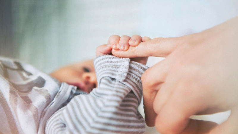 کنترل وابستگی نوزاد به مادر